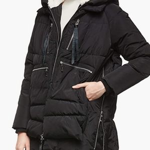 Famous Amazon Coat in Black